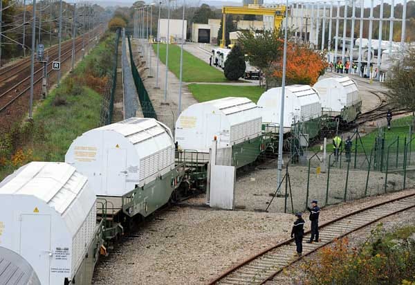 Castor-Transport: Der ist zu diesem Zeitpunkt gerade auf dem Weg von der Wiederaufbereitungsanlage La Hague in Richtung Gorleben. ( Castor-Transport: Der ist zu diesem Zeitpunkt gerade auf dem Weg von der Wiederaufbereitungsanlage La Hague in Richtung Gorleben. (