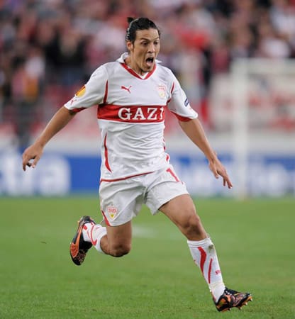 Mauro Camoranesi konnte beim VfB Stuttgart noch keinen weltmeisterlichen Glanz verbreiten. Auffälligste Aktion des ablösefrei von Juventus Turin gekommenen Kickers war sein Platzverweis bei der Partie in Leverkusen. (
