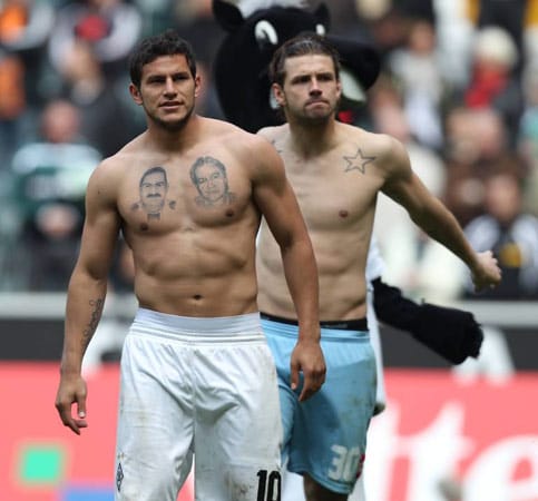 Er würde auch eine gute Figur in einem Mafia-Film abgeben: Raúl Bobadilla (li.) von Borussia Mönchengladbach gehört zur rustikalen Sorte. ( Er würde auch eine gute Figur in einem Mafia-Film abgeben: Raúl Bobadilla (li.) von Borussia Mönchengladbach gehört zur rustikalen Sorte. (