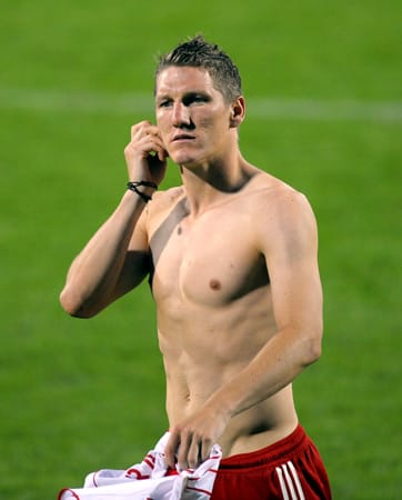 Die Freundin von Bastian Schweinsteiger ist Model. Wenn der 26-jährige Münchner kein Fußball-Profi geworden wäre, hätte er sicher auch auf dem Berufsweg seiner Liebsten zur Berühmtheit werden können. ( Die Freundin von Bastian Schweinsteiger ist Model. Wenn der 26-jährige Münchner kein Fußball-Profi geworden wäre, hätte er sicher auch auf dem Berufsweg seiner Liebsten zur Berühmtheit werden können. (