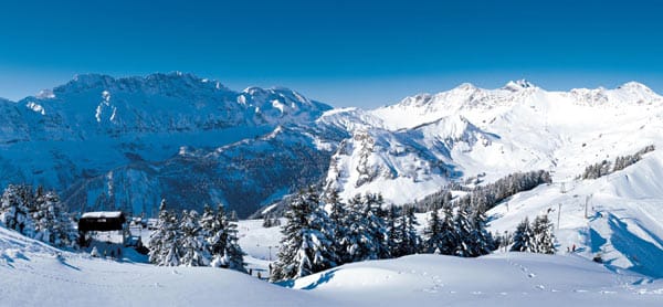 Der Skiort Champéry gehört zu den 14 Orten der Portes du Soleil, die mit insgesamt 650 Pistenkilometern das größte Skigebiet der Alpen stellen. (