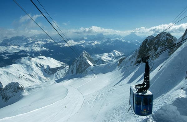 Die Dolomiten kommen inoffiziell auf Platz fünf: Mit dem Skipass Dolomiti Superski können Skifahrer rund 350 Kilometer befahren - offiziell allerdings in verschiedenen Skigebieten. (