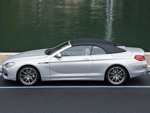 Auch beim neuen 6er Cabrio bleibt BMW dem Stoffdach treu. (