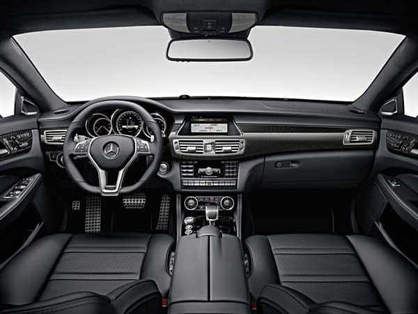 Der Innenraum des Mercedes-Benz CLS 63 AMG wartet mit viel Karbon auf. (