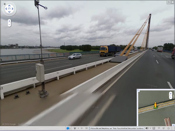 Die Autobahnbrücke der A40 über den Rhein in Duisburg. (Screenshot: t-online.de)