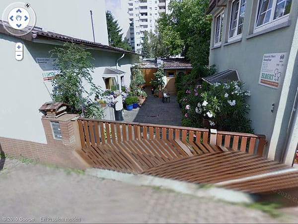 Blick in einen Hof im Frankfurter Stadtteil Hausen. (Screenshot: t-online.de)