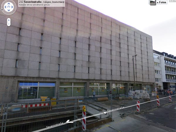Bei manchen Bildern lässt sich leicht erkennen, dass sie bereits älter sind: In Street View ist noch das Kölner Stadtarchiv zu sehen. Das Gebäude ist am 3. März 2009 eingestürzt. (