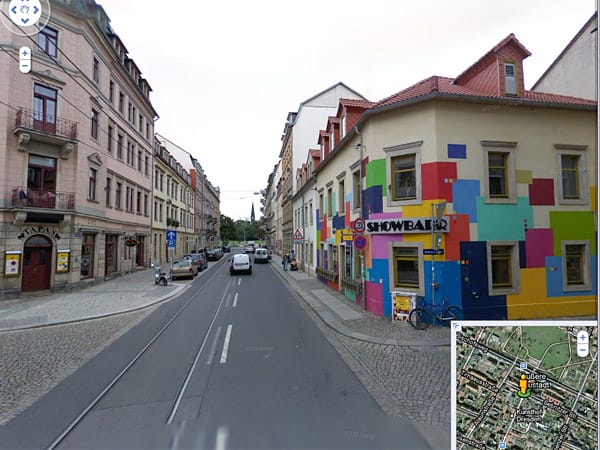 Unverpixelte, bunt bemalte Häuser in der Dresdner Neustadt.