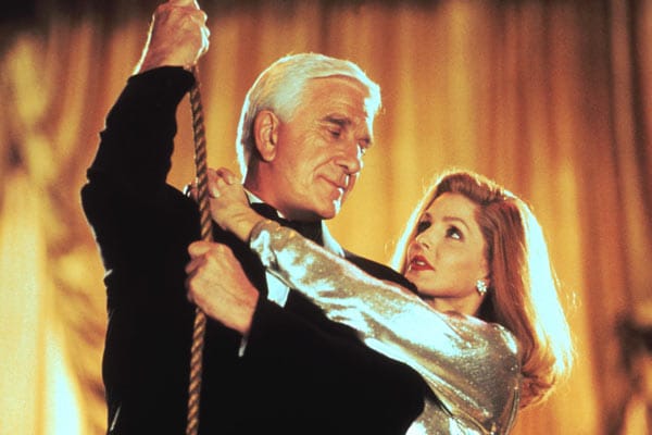 Gemeinsam mit Priscilla Presley spielte Leslie Nielsen in "Die nackte Kanone 33 1/3". ( Gemeinsam mit Priscilla Presley spielte Leslie Nielsen in "Die nackte Kanone 33 1/3". (