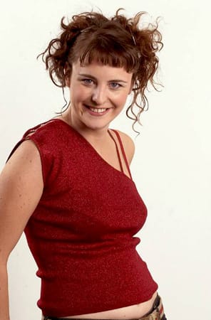 Die britische Musikjournalistin Shona Fraser war von 2002 bis 2004 Jurymitglied der ersten und zweiten Staffel.