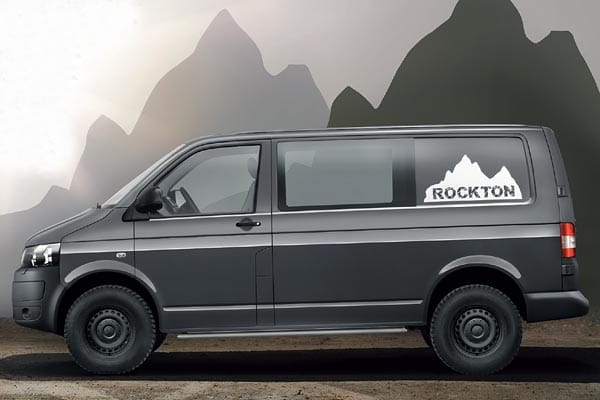 Technisch basiert der Rockton auf der Kombiversion des Transporters. Als Motoren stehen ein 140- oder 180-PS-Diesel zur Verfügung. (