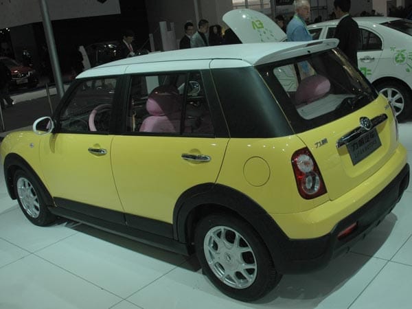 Weitere China-Autos auf der Bologna Motor Show: Das ist kein Mini, sondern ein Lifan. (