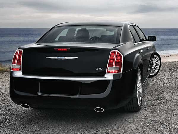 Wiedererkennungswert: Auch wenn der Chrysler etwas filigraner ausfällt, dieses Heck ist einmalig. ( Wiedererkennungswert: Auch wenn der Chrysler etwas filigraner ausfällt, dieses Heck ist einmalig. (