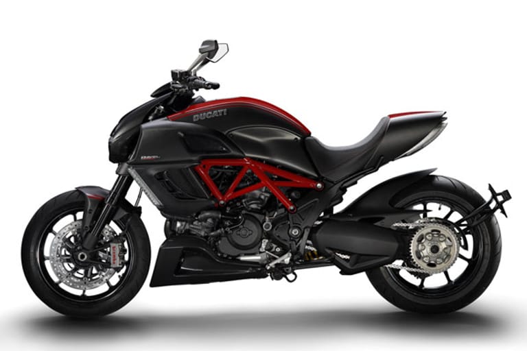 Als Höllenmaschine kommt die neue Ducati Diavel ("Teufel) daher. (