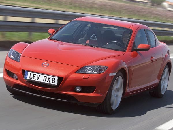 Das gleiche Schicksal ereilte Mazdas Wankel-Sportler RX-8: Zu hoher Verbrauch, zu schlechte Abgaswerte - weg vom Markt. (