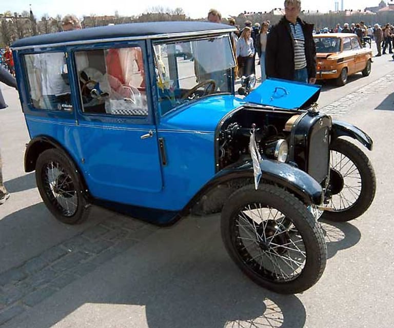 Dixi (1904 - 1939). Dixi war eine Automarke der Fahrzeugfabrik Eisenach, später wurde die Firma von BMW übernommen.