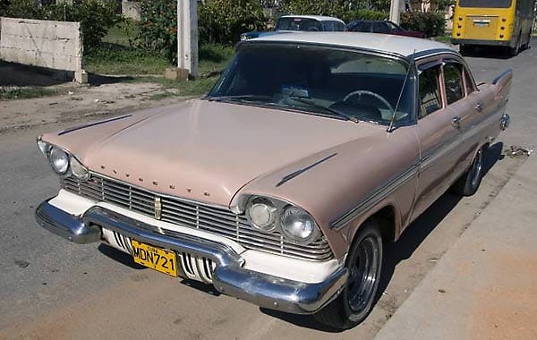 Auch Plymouth (1928 - 2001) war eine traditionsreiche Automarke aus Amerika. Sie gehörte zu Chrysler.