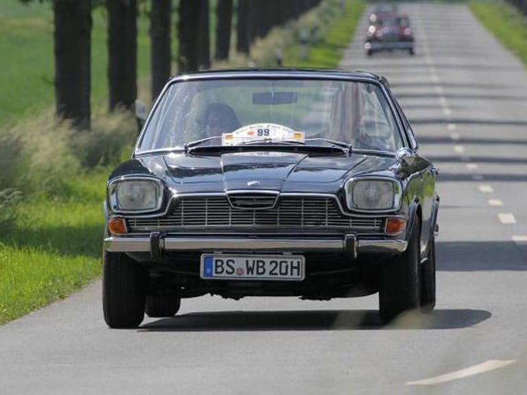 Ausgestorbene Automarken: Die Marke Glas (1958 - 1968) wurde Ende der 60er Jahre von BMW übernommen. Sie baute auch das Goggomobil. Im Bild ein Glas 3000 V8 Coupé von 1967.
