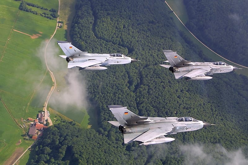 ECR-Tornados vor einem Überschallflug. ECR-Tornados vor einem Überschallflug.