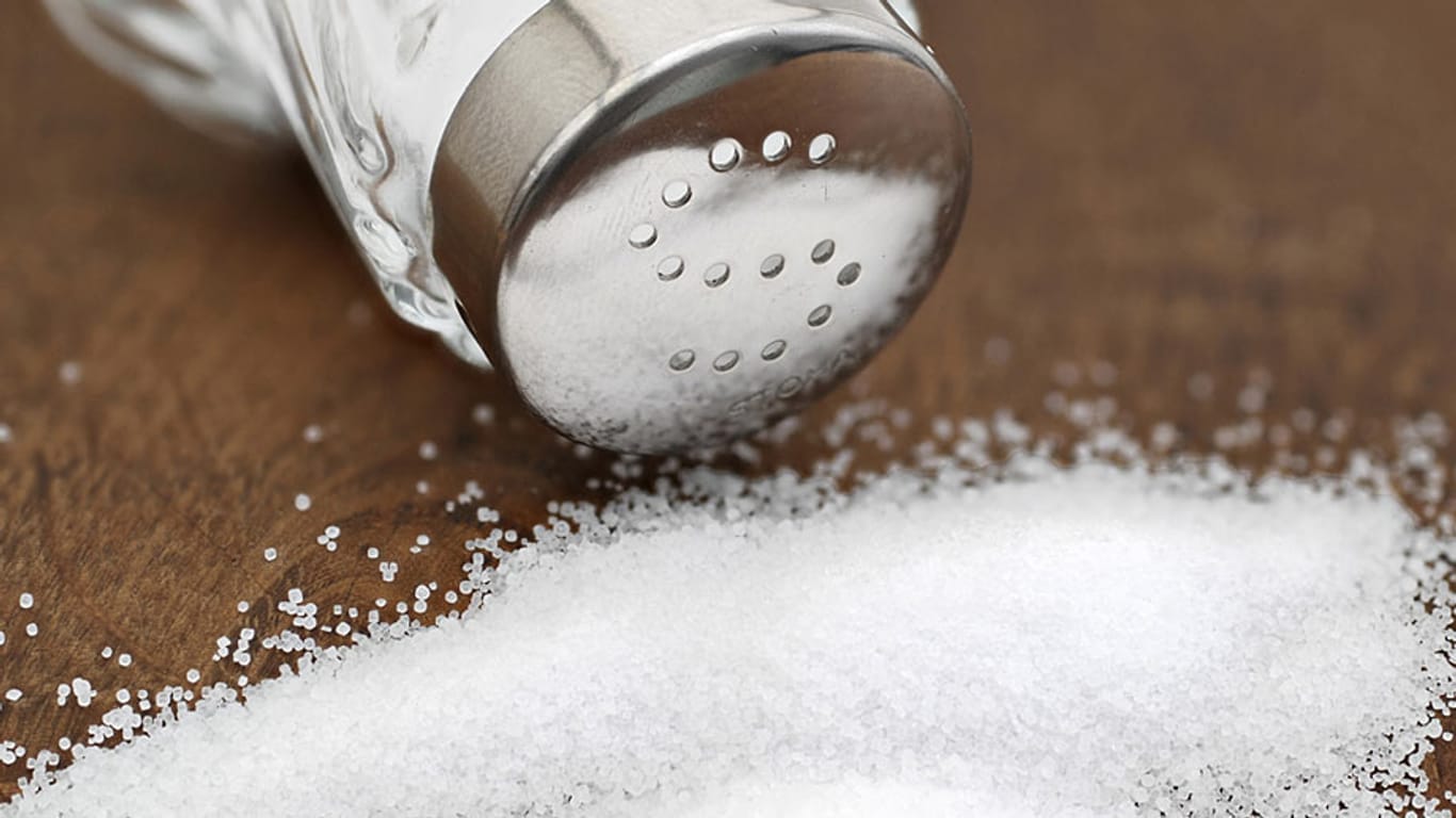 Salz ist lebenswichtig - aber zu viel kann der Gesundheit schaden. (