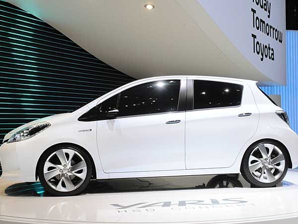 Autosalon Genf 2011: Toyota zeigt seinen Kleinwagen Yaris als Hybridmodell. (
