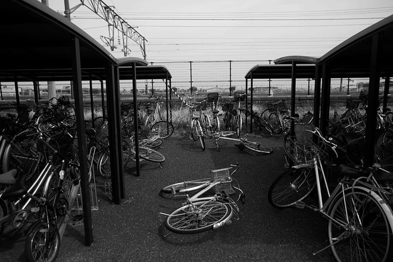 Niemand wird mehr mit dem Zug nach Odaka kommen und niemand wird mehr die Fahrräder benutzen, die noch immer dort stehen. Niemand wird mehr mit dem Zug nach Odaka kommen und niemand wird mehr die Fahrräder benutzen, die noch immer dort stehen.