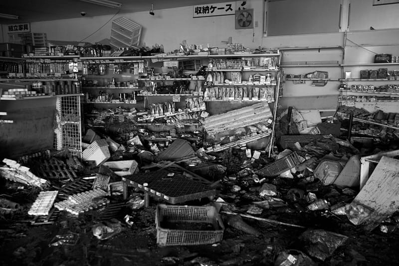 Nur noch Trümmer liegen im Innern eines Supermarktes in Odaka. Nur noch Trümmer liegen im Innern eines Supermarktes in Odaka.