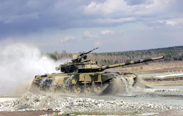 Russischer Exportschlager: Bewährte, robuste Technik, aber für die Militärs im eigenen Land ist der Panzer nicht modern genug. Der aktuelle T-90,... ( Russischer Exportschlager: Bewährte, robuste Technik, aber für die Militärs im eigenen Land ist der Panzer nicht modern genug. Der aktuelle T-90,... (