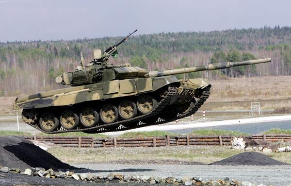 ...schimpfen Moskaus Generäle, sei nur die "17. Modifikation" eines Modells, das schon seit 1972 produziert werde. Viel lieber wäre Russlands Militärs... ( ...schimpfen Moskaus Generäle, sei nur die "17. Modifikation" eines Modells, das schon seit 1972 produziert werde. Viel lieber wäre Russlands Militärs... (