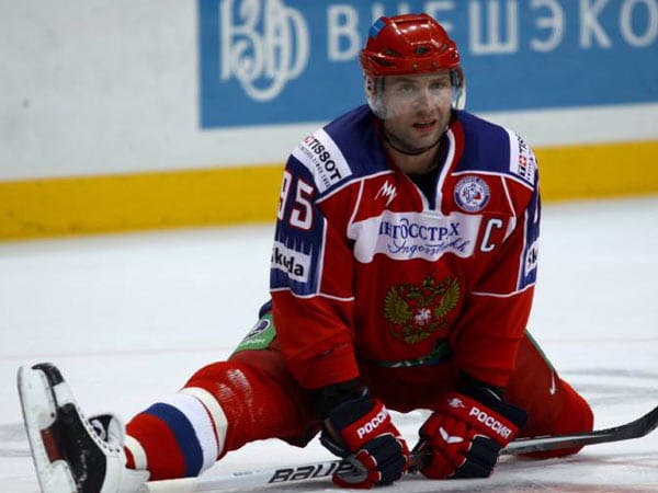 Sein Landsmann Alexej Morosow ging von 1997 bis 2004 für die Pittsburgh Pinguins auf Torejagd. Seit 2004 spielt er für Kasan in der KHL und gehört hier zu den großen Stars. 2008 und 2009 holte der Flügelstürmer den Weltmeistertitel mit Russland. (
