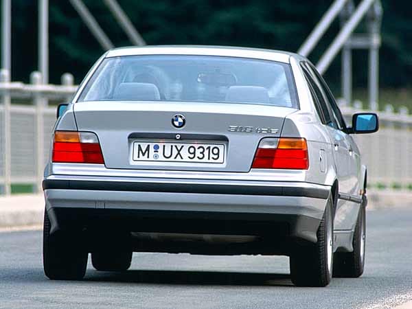 Heckansicht eines BMW E36 (1990 bis 2000). (