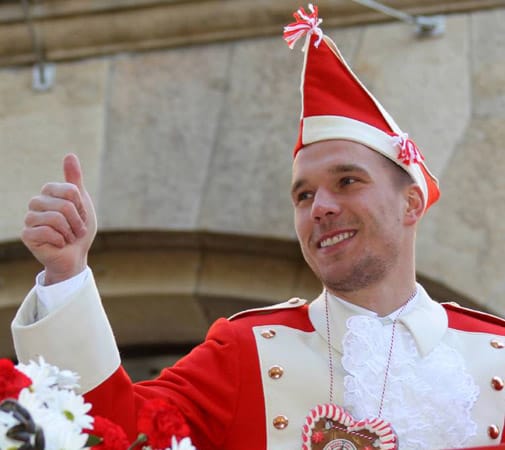 Lukas Podolski verdankt seinen Spitznamen "Prinz Poldi" der Kölner Presse. Kurios: Im Jahre 2004 hat sich der 1. FC Köln den Namen als Marke beim Deutschen Patent- und Markenamt in München eintragen lassen.