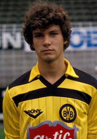 Michael Zorc bekam wegen seiner einst langen Haare von Mitspieler Rolf Rüssmann den Spitznamen "Susi" verpasst.