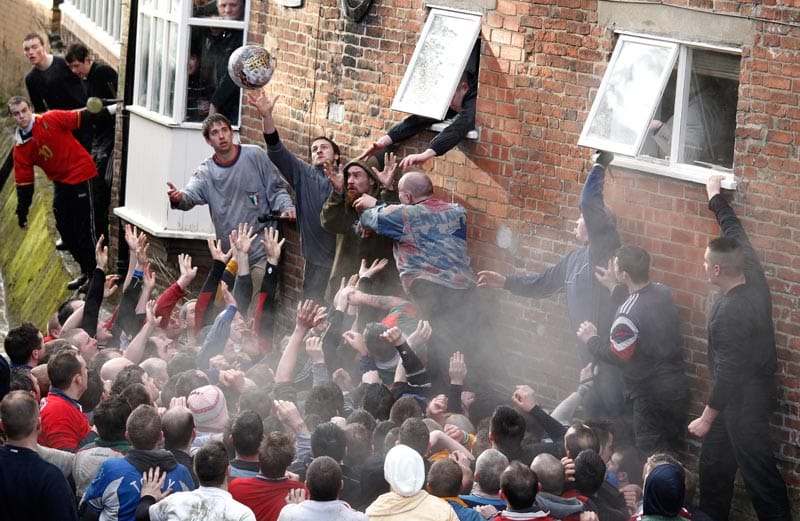 Die verrücktesten Sportarten: Shrovetide Fußball. ( Die verrücktesten Sportarten: Shrovetide Fußball. (