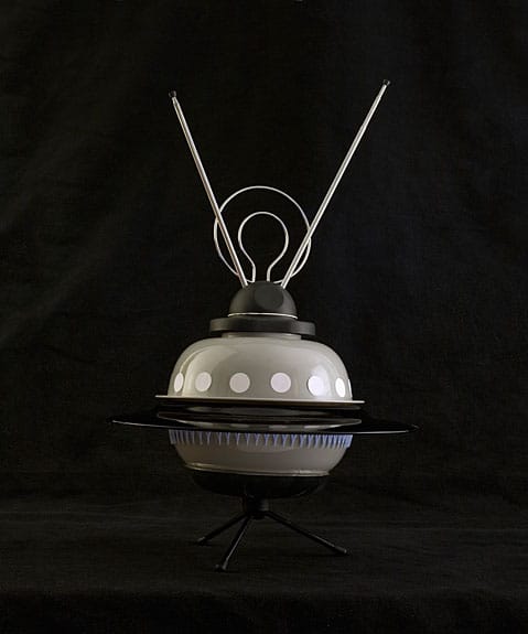 Aus der Serie "Everyday UFOs" von Gregg Louis. ( Aus der Serie "Everyday UFOs" von Gregg Louis. (