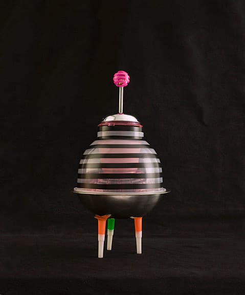 Aus der Serie "Everyday UFOs" von Gregg Louis. ( Aus der Serie "Everyday UFOs" von Gregg Louis. (