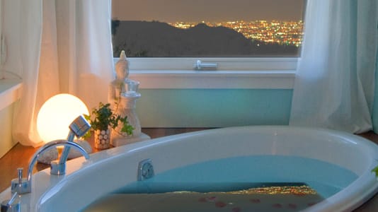 Mit acht Zutaten das Badezimmer zum luxuriösen SPA machen. (