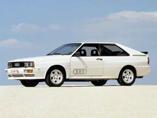 1980 - Audi quattro: Das Sportcoupé war das erste serienmäßige Straßenfahrzeug mit permanenten Allradantrieb. Der quattro trug maßgeblich zum Erfolg des Allradantriebs für Audi-PKW bei. Heute sind bis auf den Audi A1, alle Modelle mit Allradantrieb erhältlich. (