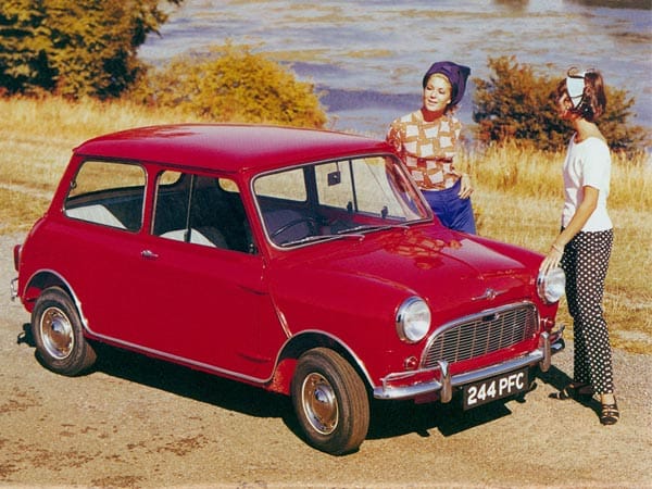 1959 - Austin Mini: Insgesamt wurde der Mini mit nur geringen Veränderungen über 40 Jahre gebaut. Große sportliche Erfolge konnte der Mini als Sondermodell Cooper S feiern - darunter mehrere Siege bei der legendären Rallye Monte Carlo. (