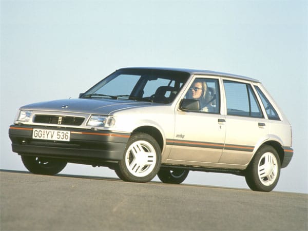1982 - Opel Corsa: Der Corsa ist Kleinwagen, der von Opel bereits in der vierten Baureihe produziert wird. Mit dem aktuellen Corsa gelang es Opel im Jahr 2007 seit langem wieder den ersten Platz in der Zulassungsstatistik für Kleinwagen zu erreichen. Die nächste Baureihe des Corsa wird voraussichtlich 2014 erscheinen. (