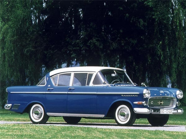 1938 - Opel Kapitän: Bis 1970 wurde der Kapitän in zehn verschiedenen Baujahrsvarianten über 400.000 Mail gebaut. Alle Kapitän-Modelle von Opel haben einen Sechszylinder-Reihenmotor. Unser Bild zeigt den Kapitän P1. (