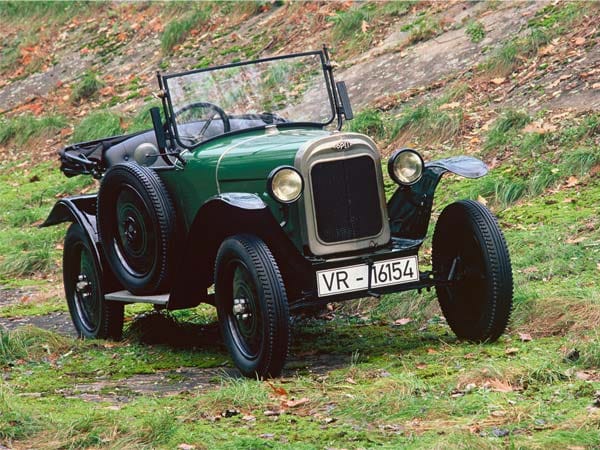 1924 - Opel 4 PS: Der wegen seiner Farbe und Größe auch als Laubfrosch bekannte PKW war das erste Auto, das in Deutschland am Fließband produziert wurde. (