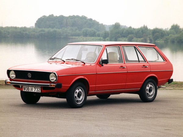1973 - VW Passat: Die Urversion des Fließheckmodells orientierte sich stark am Audi 80. Inzwischen ist der Passat in der sechsten Generation erhältlich. (