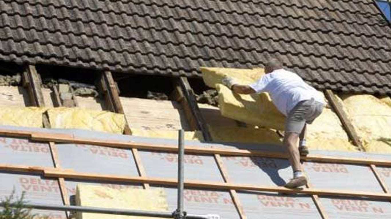 EnEV: Viele Dächer müssen noch bis zum Jahresende neu gedämmt werden. (