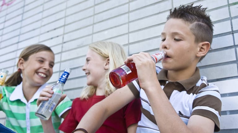 Alkopops - Immer mehr Jugendliche greifen zur Flasche (