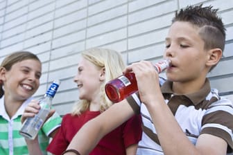 Alkopops - Immer mehr Jugendliche greifen zur Flasche (