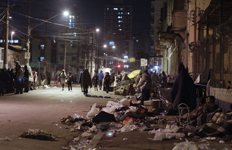 Das so genannte "Crackland" in Sao Paulo ist die Heimat der Cracksüchtigen. Dort leben und schlafen viele der Drogenabhängigen. ( Das so genannte "Crackland" in Sao Paulo ist die Heimat der Cracksüchtigen. Dort leben und schlafen viele der Drogenabhängigen. (
