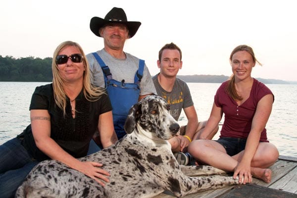 Manuela, Konny, Jason, Janina und Hund "Phoebie" fühlen sich in Texas pudelwohl. (