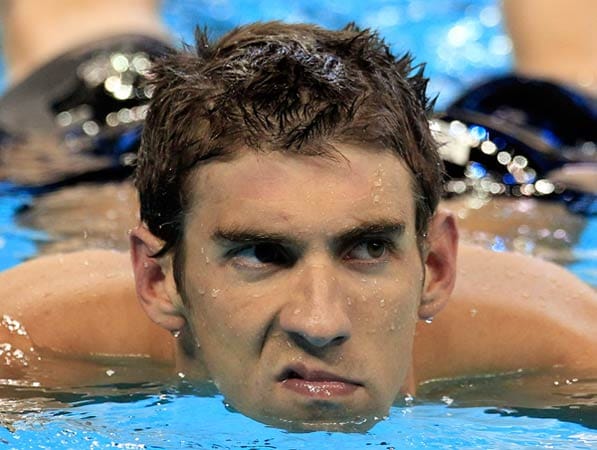 Das Ungeheuer von Loch Ness? Von wegen! Was hier so aussieht wie das auftauchende Monster aus dem berühmten schottischen See, ist in Wahrheit US-Schwimmstar Michael Phelps. (