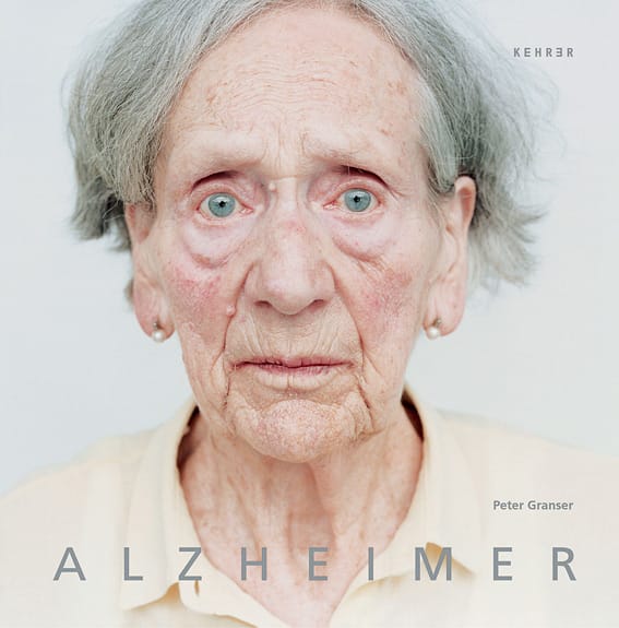Der Bildband "Alzheimer" mit Fotografien von Peter Granser ( Der Bildband "Alzheimer" mit Fotografien von Peter Granser (